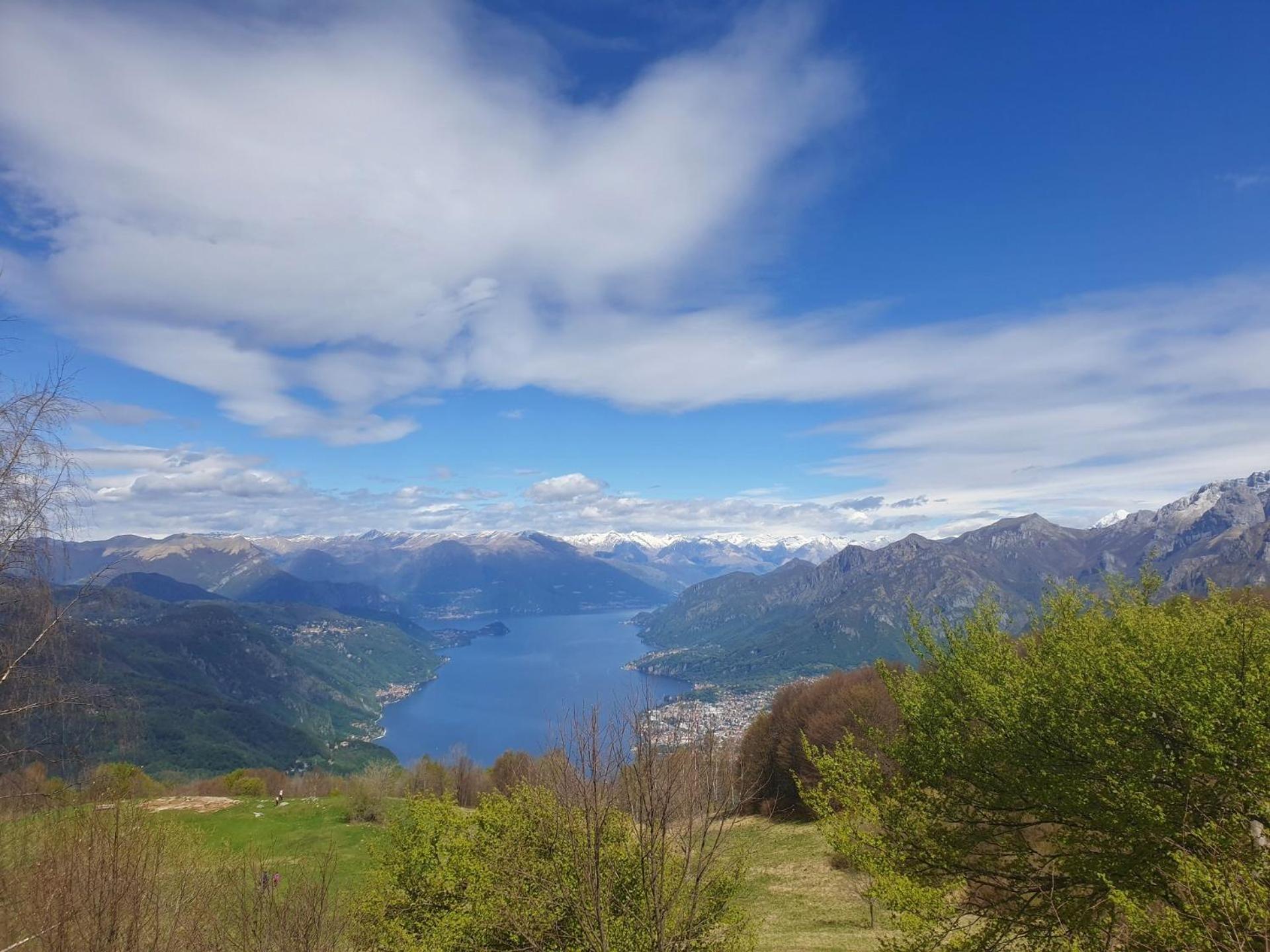 Casa Vacanza La Terrazza Valbrona Luaran gambar